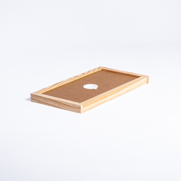 Couvre-cadres Dadant 6 en isorel encadré 34mm, percé avec bouchon