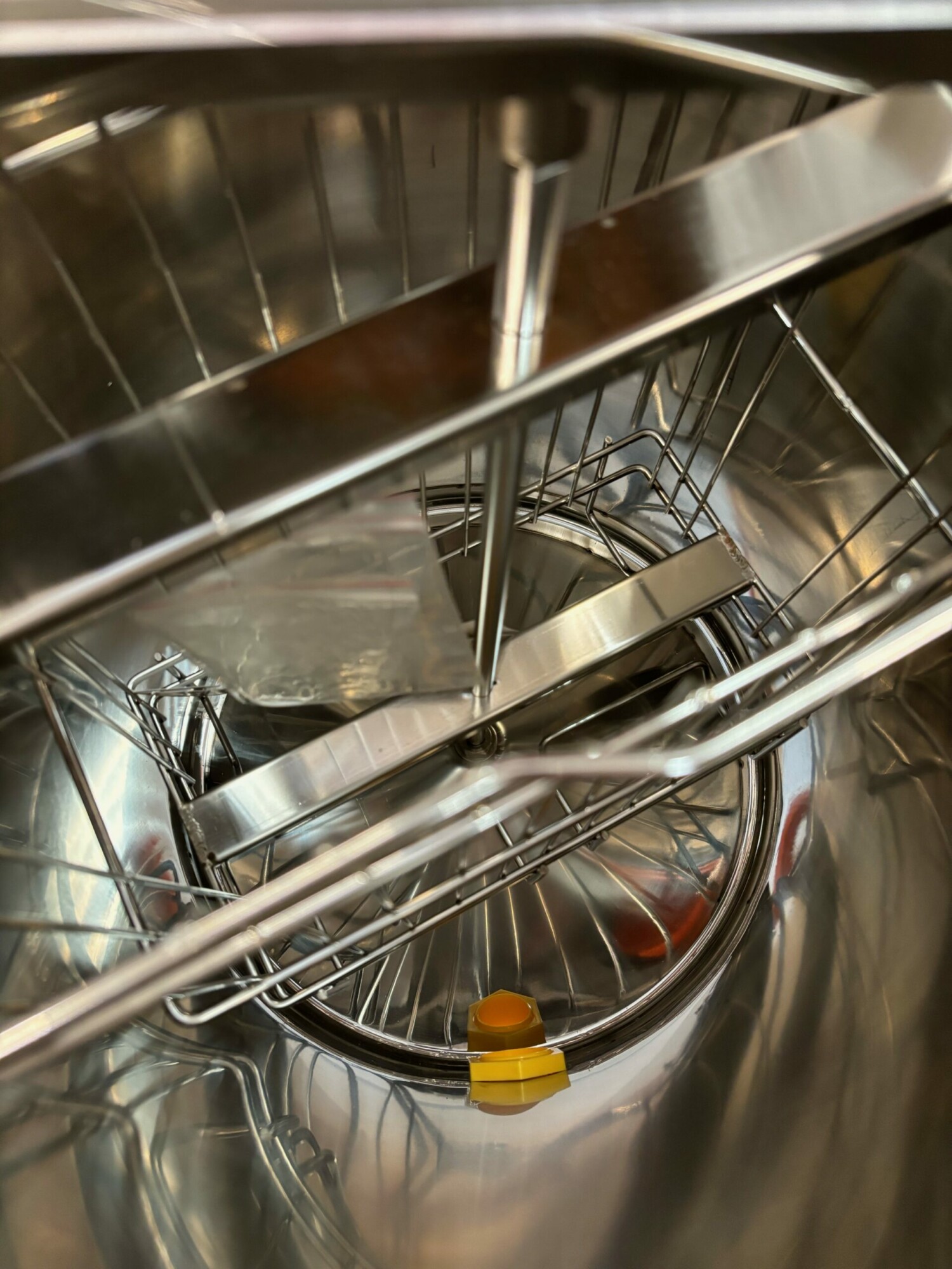 Extracteur Inox Manuel 2-4 cadres sur pied Tangentiel Extracteur Inox Manuel 2-4 cadres sur pied Tangentiel — Apistore — photo 16 sur 16