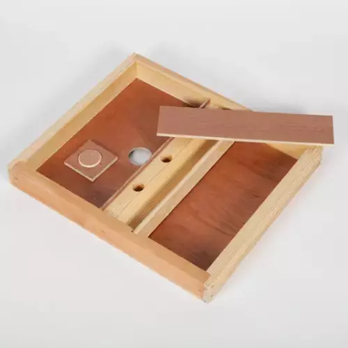 Nourrisseur Dadant 10, double compartiment en pin paraffiné — Apistore — photo 4 sur 5